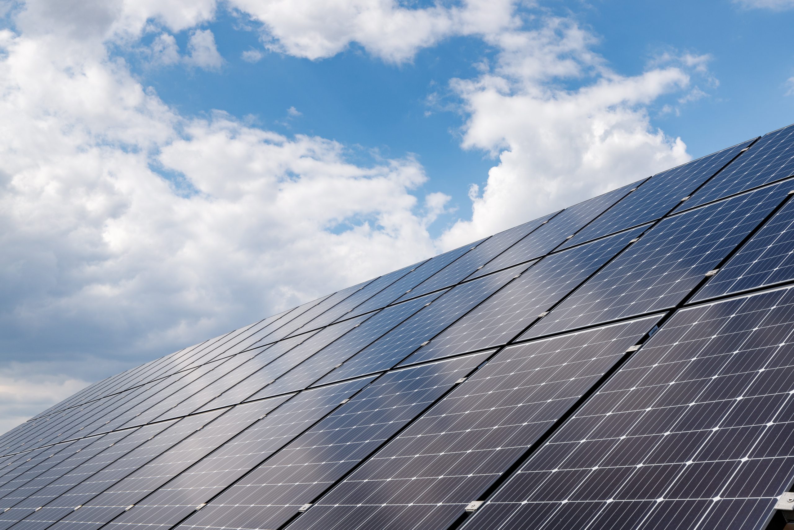 close-up view of solar panels on a background of blue sky Seguro de vida